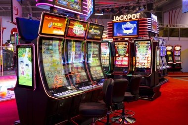 eda toto app showing slot games Aviator, Sweet Bonanza, and live-dealer tables on mobile screen